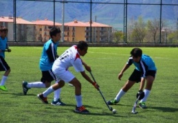 Çim Hokeyi heyecanı Erzincan’da sürüyor