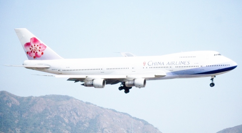 Çin İngiltere'ye uçuş yasağı getirdi