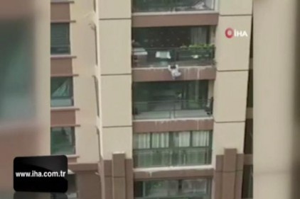 Çin&#039;de 6&#039;ncı kattan düşen çocuk çarşafla kurtarıldı