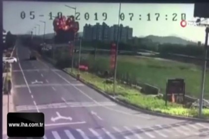 Çin&#039;de savaş uçağı okulun yanına düştü: 2 ölü