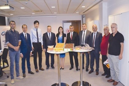 Çinli alım heyeti Antep fıstığı için Gaziantep&#039;te incelemeler yaptı 