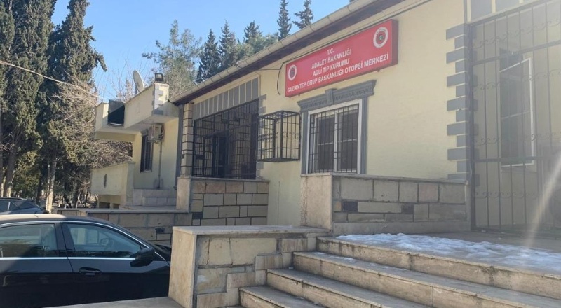 Cinnet getiren polis önce oğlunu sonra kendisi vurdu