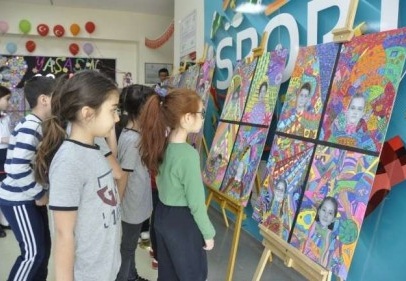"Çizgilerimle Ben" adlı resim sergisi ilgi görüyor
