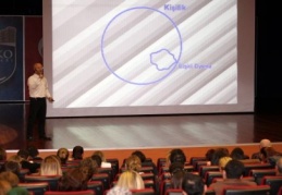 Çocuğa yaklaşım biçimi ve kurgulanan dil çok önemli