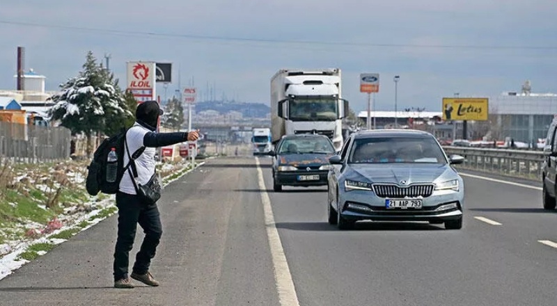 Çocuğu için yürüyor