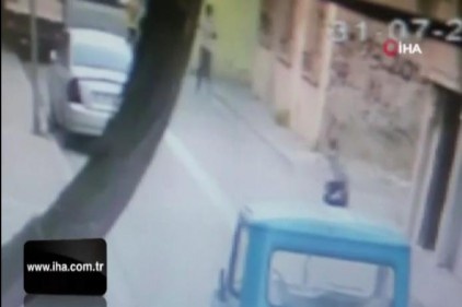 Çocuğun cep telefonunu elinden alıp kaçtı