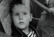 Çocuğunuzu ön koltuğa oturtmayın