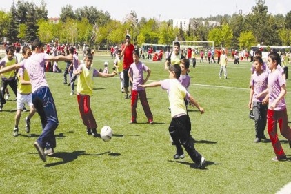 Çocuk Festivali&#039;ne katılan öğrenciler doyasıya eğlendi