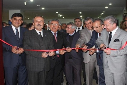 Çocuk&#8217; konulu karma resim sergisi açıldı