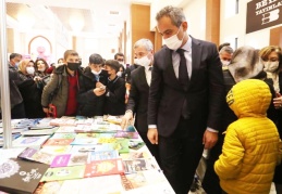 "Çocuk Şenliği Kitap Fuarı"nı Bakan Özer yaptı