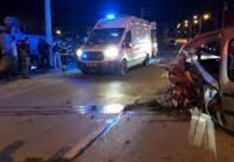 Çocuk sürücü araç arızasıyla uğraşanların arasına daldı