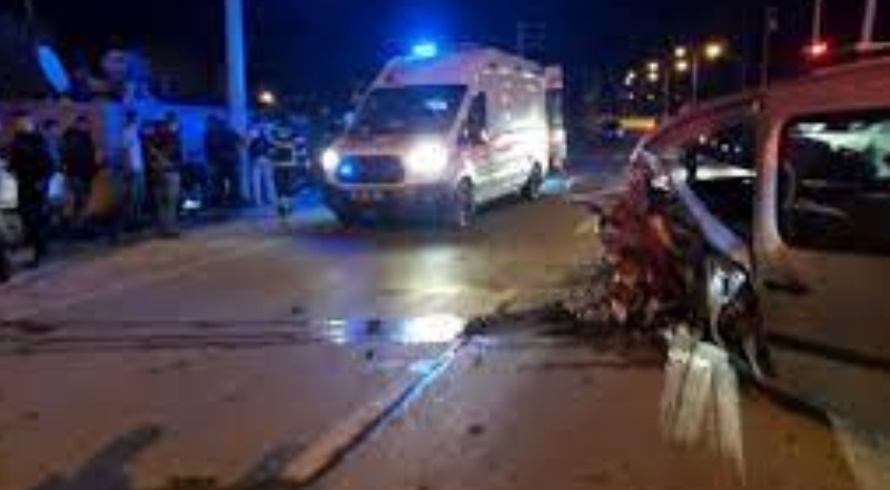 Çocuk sürücü araç arızasıyla uğraşanların arasına daldı