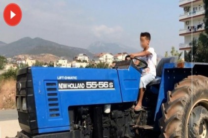 Çocuk traktör şoförü yürekleri ağza getirdi