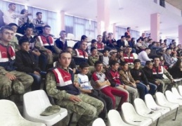 Çocuklar basketbol maçına gitti