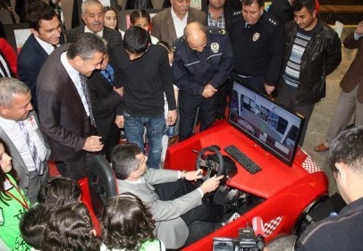 “Çocuklar Büyüklerin Ellerinden Tutuyor”