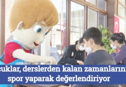 Çocuklar, derslerden kalan zamanlarını spor yaparak değerlendiriyor
