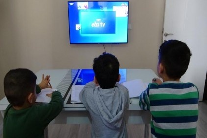 Çocuklar EBA ile ilk derslerini işledi