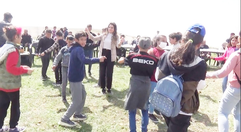 Çocuklar ilk kez uçurtma heyecanı yaşadı