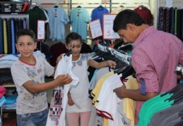 Çocuklar kendi istedikleri bayramlıkları aldılar