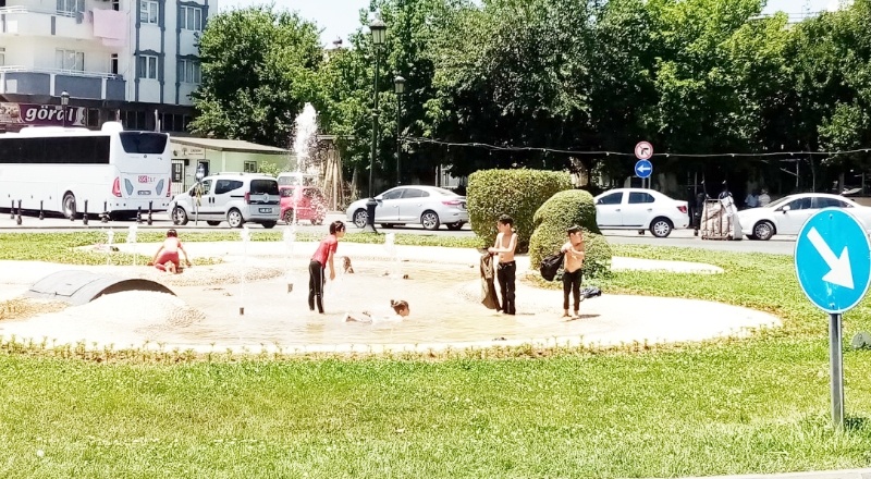 Çocuklar tehlikeye aldırış etmiyor