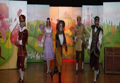 Çocuklar tiyatro ile buluştu