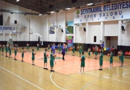 Çocuklar ve gençler spor alanlarında buluşuyor