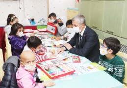 Çocuklara boyama kitabı oyuncak ve boyama seti