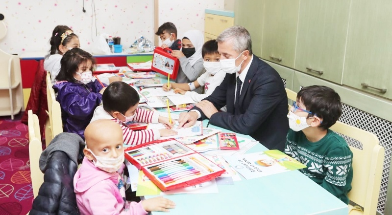 Çocuklara boyama kitabı oyuncak ve boyama seti