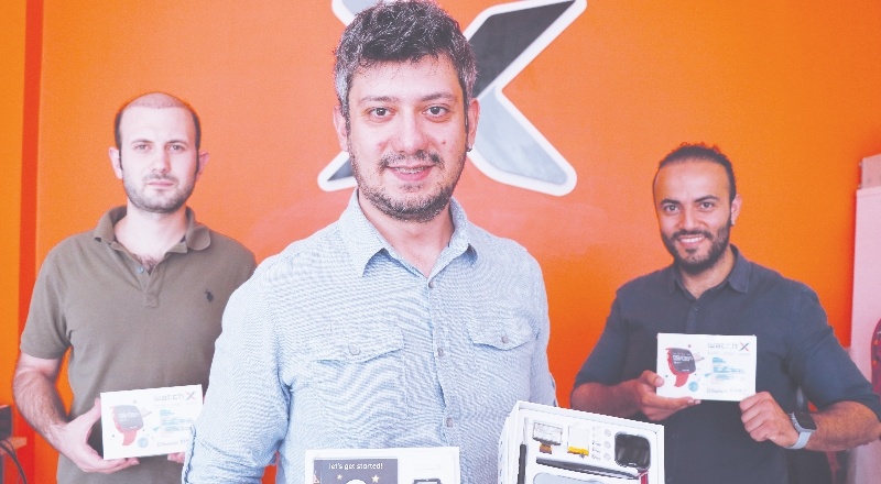 Çocuklara sıfırdan kodlamayı öğreten akıllı saat ürettiler