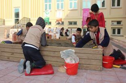 Çocuklara, uygulamalı arkeolojik kazı dersi