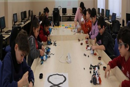 Çocukları yarınların Türkiyesi&#8217;ne hazırlıyor