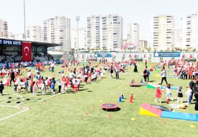 Çocuklarımızın ve gençlerimizin spor yapmasını önemsiyoruz