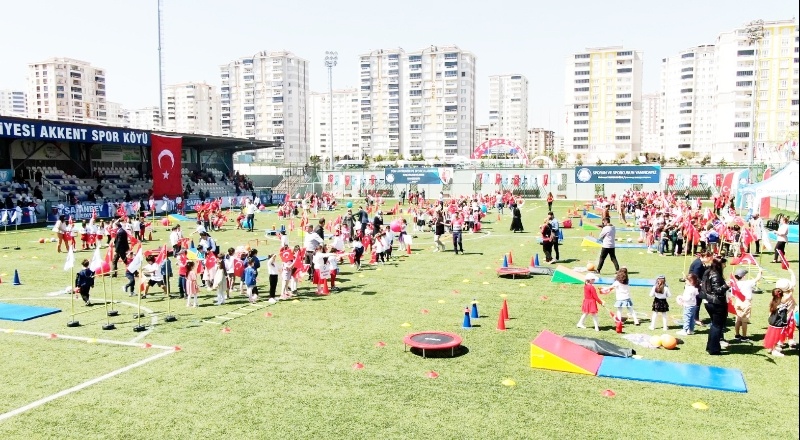 Çocuklarımızın ve gençlerimizin spor yapmasını önemsiyoruz