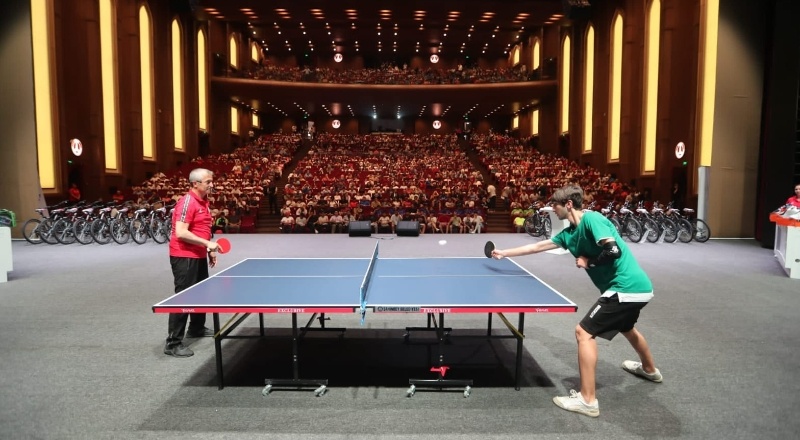 Çocuklarımızın ve gençlerimizin spor yapmasını önemsiyoruz