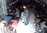 Çocukların gözü önünde şarjdaki telefonu çaldı 