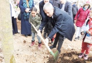 Çocukların hayatında bir ağaç dikmesini sağlamak çok önemli