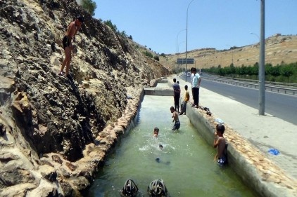 Çocukların karayolunda tehlikeli serinliği