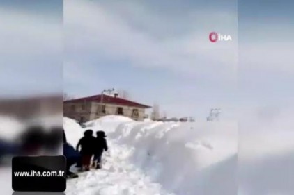 Çocukların tehlikeli kar oyunu