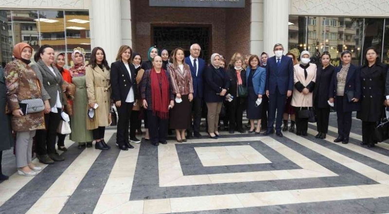 Çocukluktan itibaren çocuklara şiddetin bir çözüm aracı olmadığı anlatmalıyız