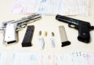 Çok sayıda silah ve tabanca ele geçirildi