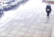 Çöken çatının altında kalmaktan saniyelerle kurtuldu