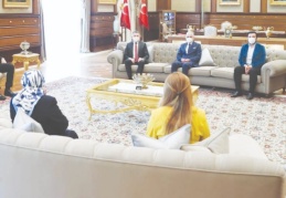 “Çöl Ayetleri” adlı hikayesi ile ödüle layık görüldü