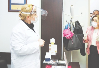 Çoluk çocuğunu görmeden herkese şifa dağıttılar