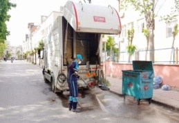 Çöp konteynerleri dezenfekte ediliyor
