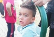 Çöp kovasına sıkıştı, itfaiye kurtardı