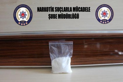 Çorap içerisine gizlenmiş uyuşturucu maddeler ele geçirildi