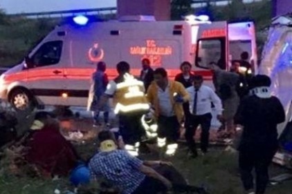 Çorum&#039;da yolcu otobüsü köprüden uçtu