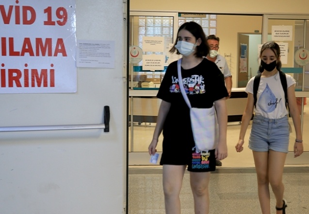 Covid-19 aşıları çocuklar için etkin ve güvenilir; risk yok denebilecek kadar az