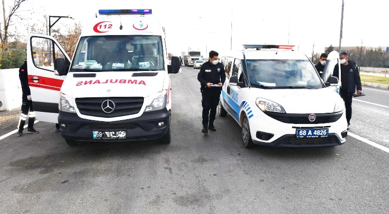 Covid-19 testi pozitif ve temaslı 2 kardeş seyahatte yakalandı