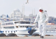 Covid-19'da dördüncü piki aşı olmayanlar yaşıyor